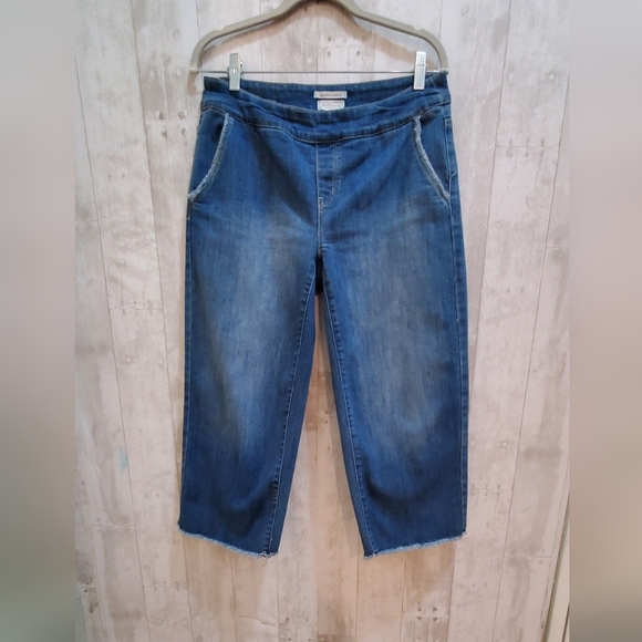 💚5/$25 Westbound The Park Avenue Fit Frayed Hem Wide Leg Cropped Jeans Size 6 - Picture 2 of 6
